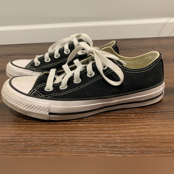 Black converse sneakers, size 5 - Picture 5 of 6